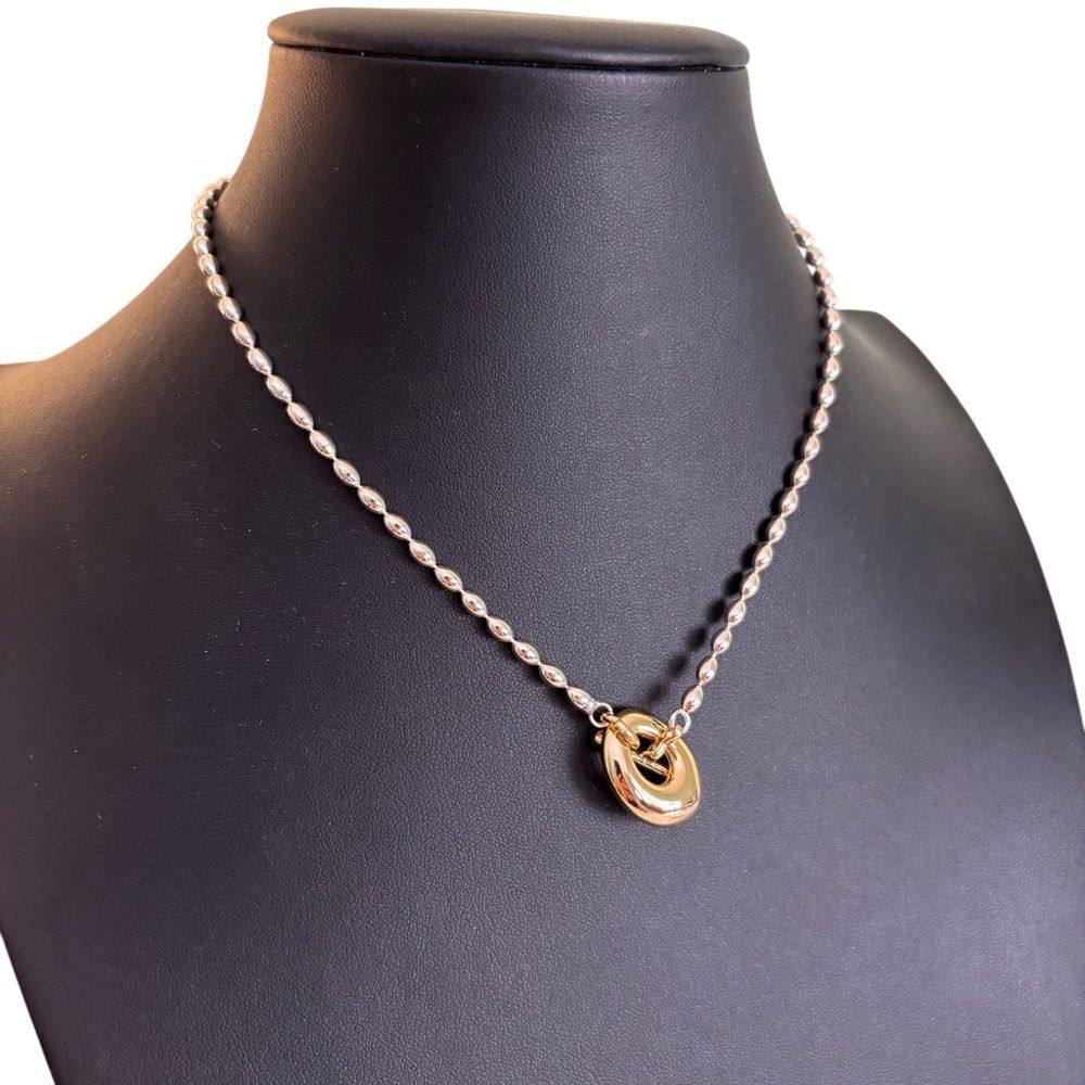 Simple & Elegant Two Tone Beaded Pendant Necklace. - Picture 2 of 6